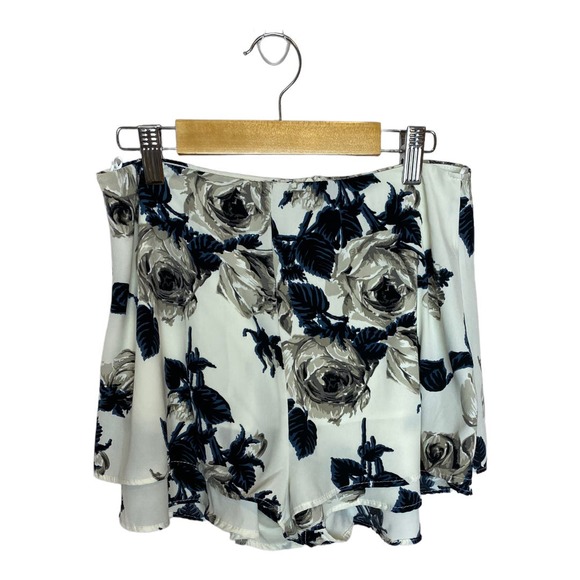 Two Piece Blue Floral Crop Top Short set - Picture 10 of 12